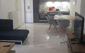 Relax In 90Sqm Close To Airport ,Shoping,Embriolab Seaside